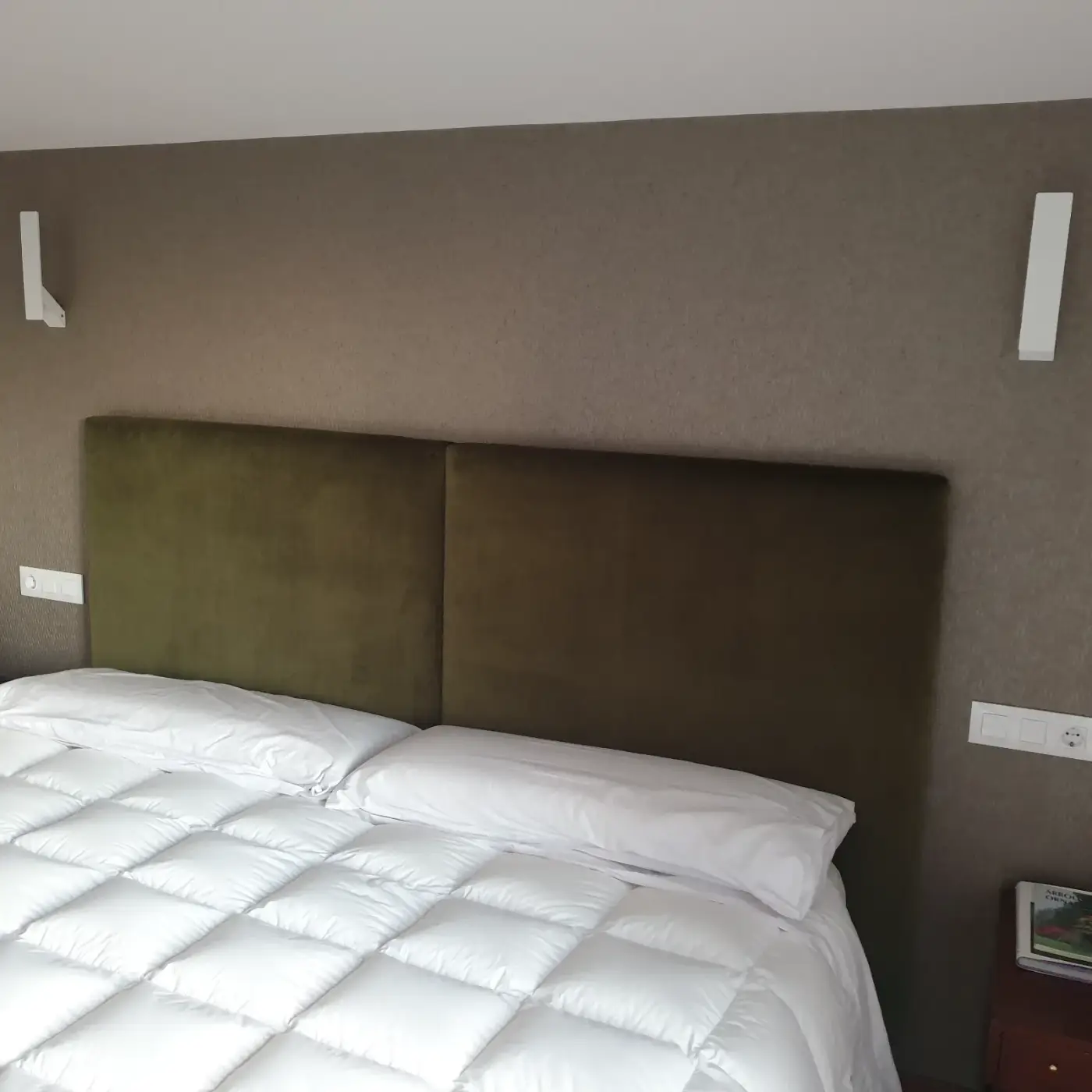 Cabecero modular verde oliva y marrón